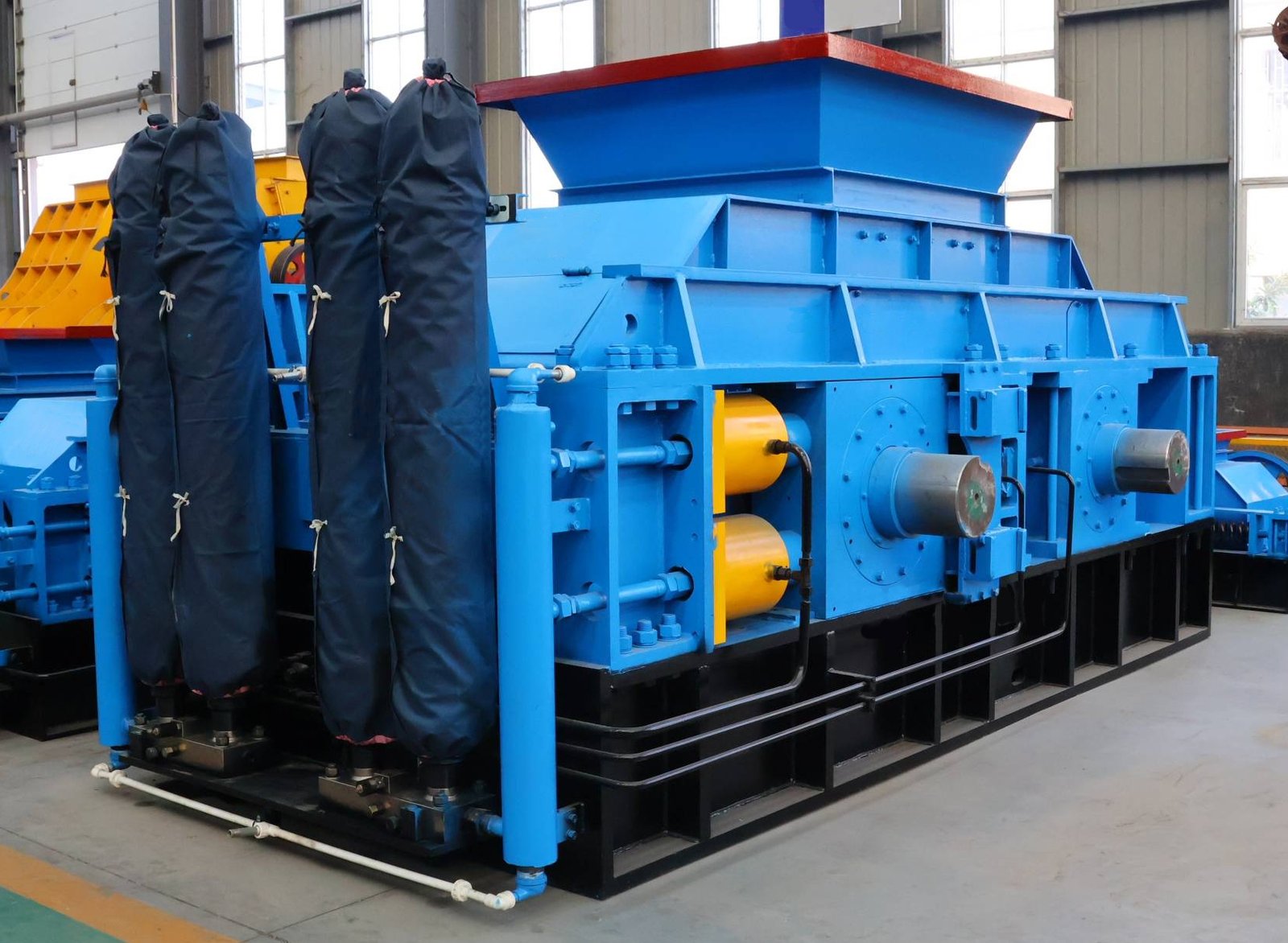 Hydraulic-roller-crusher-overall-picture01