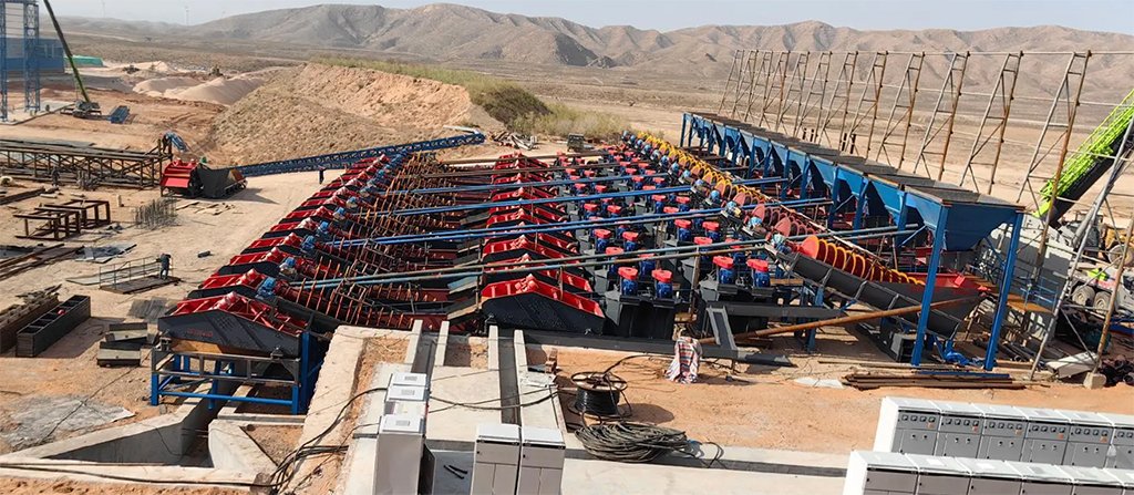 Complete-set-of-screening-equipment-for-manufactured-sand-production