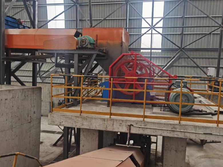 Crushing-stage-of-steel-slag-processing-production-line