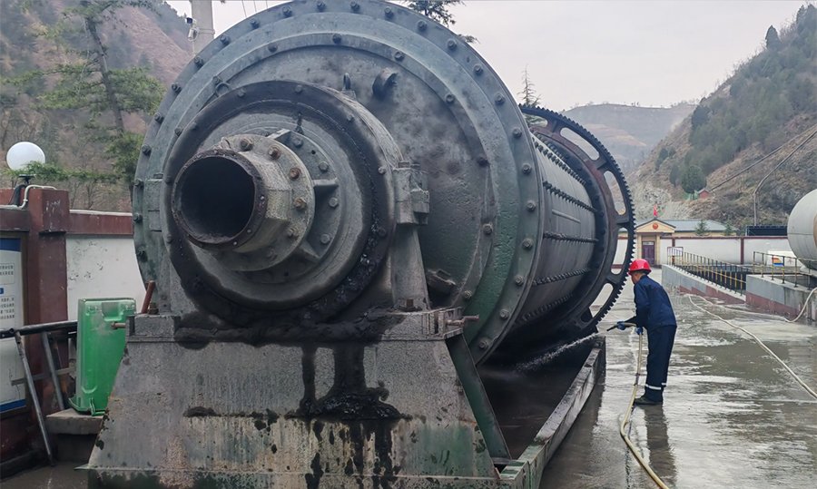 Large-ball-mill-cleaning